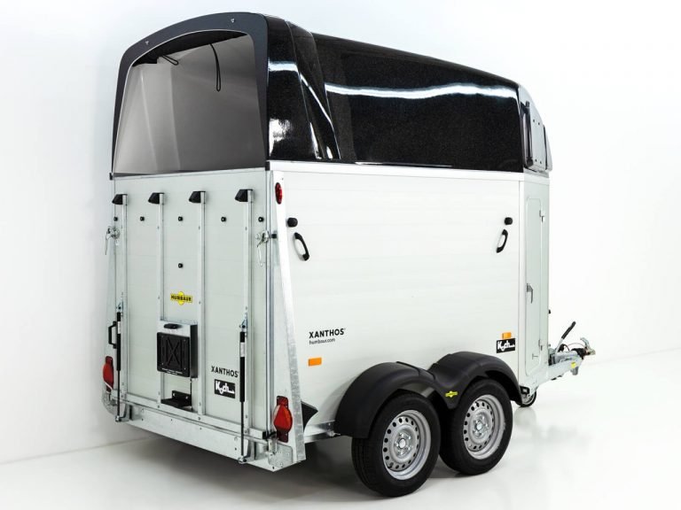 Humbaur Pferdeanhänger XANTHOS 2400|schwarz|Sattelkammer-Neu